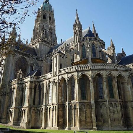 Maison De Ville Chaleureuse Au Coeur De Bayeux Extérieur photo